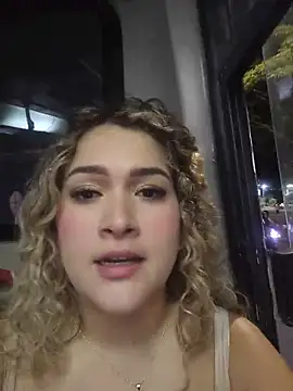 Sara smiiith211 online show from July 19, 12:36 am