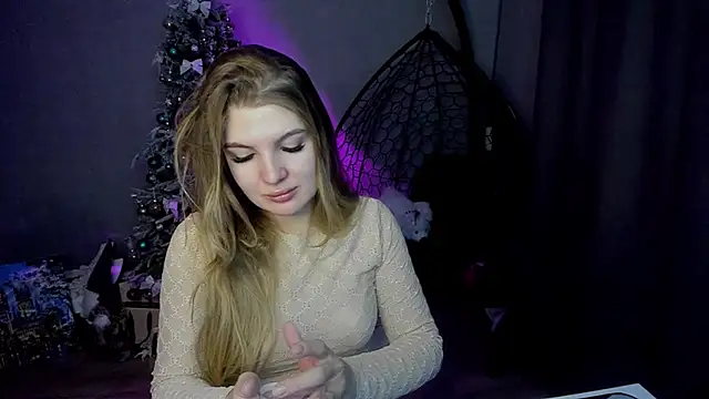 Snapshot of lily_williamss chatting on December 1, 12:15 am lily williamss online show from December 1, 12:15 am