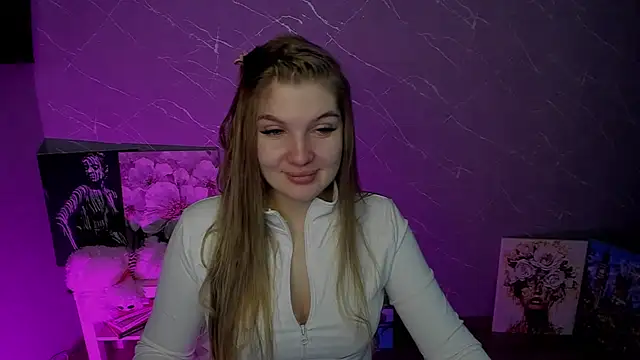 Snapshot of lily_williamss chatting on May 16, 12:18 am lily williamss online show from May 16, 12:18 am
