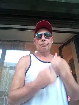 Snapshot of de_markko chatting on October 17, 2:41 pm de markko online show from October 17, 2:41 pm