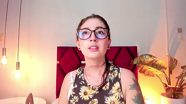 Emilywatsonn online show from November 25, 12:32 am