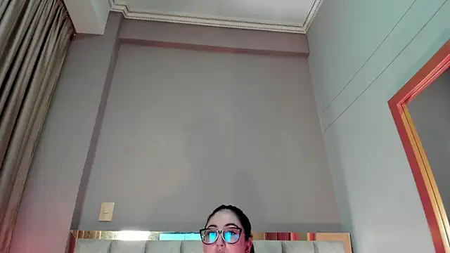 Emilywatsonn online show from January 10, 11:53 pm