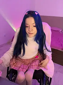 Snapshot of MiniSophiaa chatting on May 13, 8:23 am MiniSophiaa online show from May 13, 8:23 am