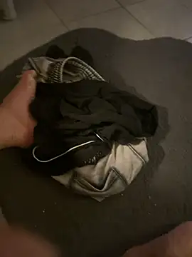 Bennyben8604 online show from April 15, 1:23 am