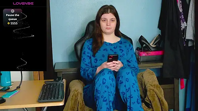 TreeJeanne online show from November 30, 3:43 am