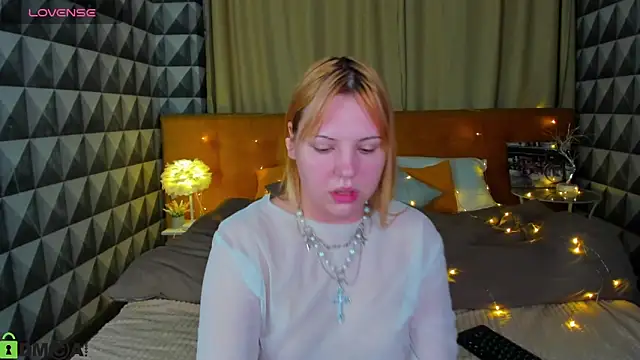 Snapshot of Stacy_Luv chatting on September 22, 12:01 am Stacy Luv online show from September 22, 12:01 am