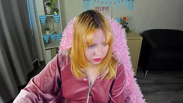 Snapshot of Stacy_Luv chatting on October 15, 1:28 am Stacy Luv online show from October 15, 1:28 am