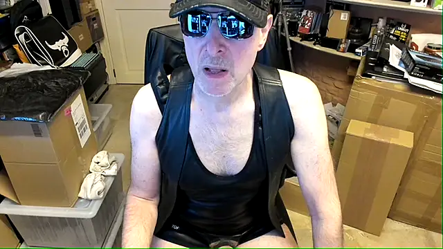 Snapshot of lenny52_sex chatting on January 13, 4:50 am lenny52 sex online show from January 13, 4:50 am