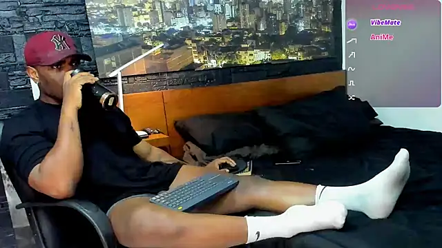 Snapshot of thomas_santtos1 chatting on February 6, 11:37 pm thomas santtos1 online show from February 6, 11:37 pm