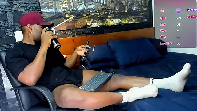 Snapshot of thomas_santtos1 chatting on February 7, 8:20 pm thomas santtos1 online show from February 7, 8:20 pm