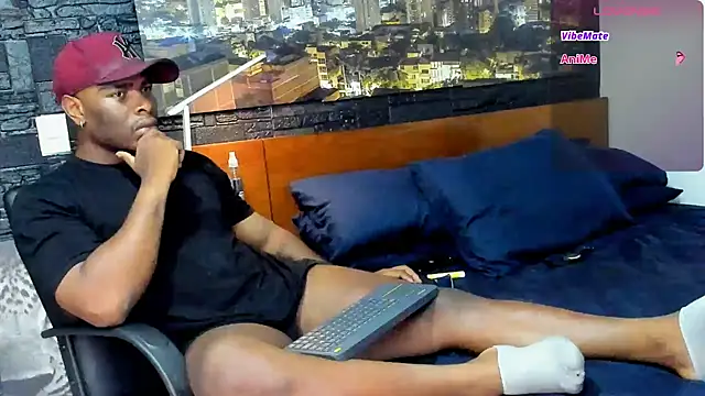 Snapshot of thomas_santtos1 chatting on February 12, 8:29 pm thomas santtos1 online show from February 12, 8:29 pm
