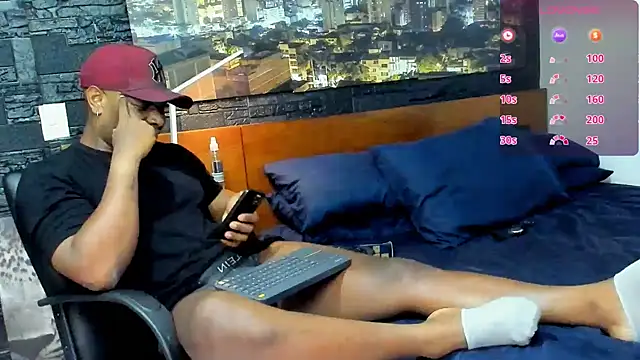 Snapshot of thomas_santtos1 chatting on February 12, 11:30 pm thomas santtos1 online show from February 12, 11:30 pm