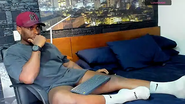 Snapshot of thomas_santtos1 chatting on February 14, 7:54 pm thomas santtos1 online show from February 14, 7:54 pm