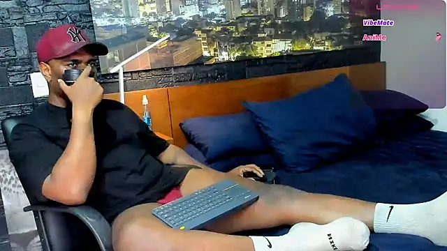 Snapshot of thomas_santtos1 chatting on February 17, 9:52 pm thomas santtos1 online show from February 17, 9:52 pm