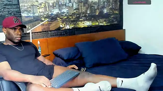 Snapshot of thomas_santtos1 chatting on February 25, 9:02 pm thomas santtos1 online show from February 25, 9:02 pm