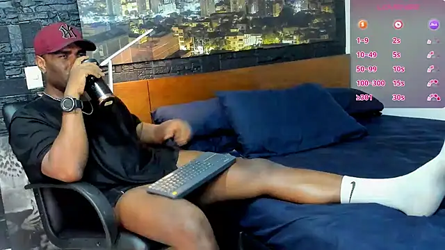 Snapshot of thomas_santtos1 chatting on March 7, 3:08 am thomas santtos1 online show from March 7, 3:08 am