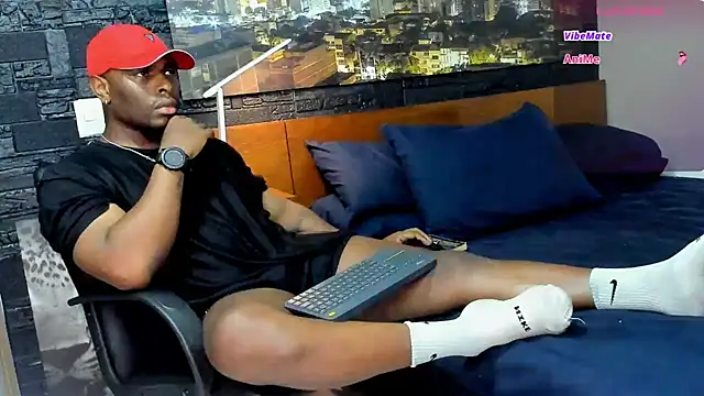 Snapshot of thomas_santtos1 chatting on March 13, 9:37 pm thomas santtos1 online show from March 13, 9:37 pm