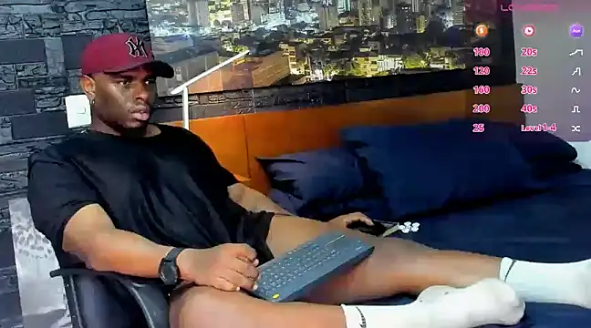 Snapshot of thomas_santtos1 chatting on March 18, 10:04 pm thomas santtos1 online show from March 18, 10:04 pm