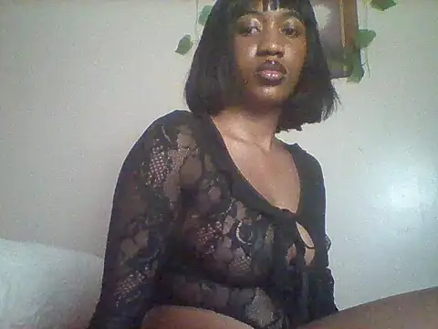 Snapshot of Queeen_model chatting on April 19, 10:01 pm Queeen model online show from April 19, 10:01 pm