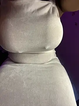 Cherrytowild online show from February 8, 4:05 am