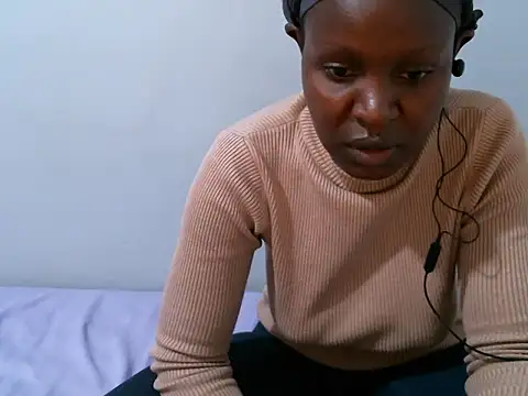 femaqueen online show from April 29, 9:24 am
