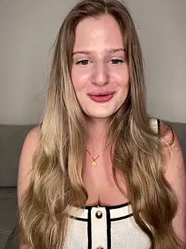 Snapshot of Busty-Ellie chatting on April 1, 4:04 pm Busty-Ellie online show from April 1, 4:04 pm