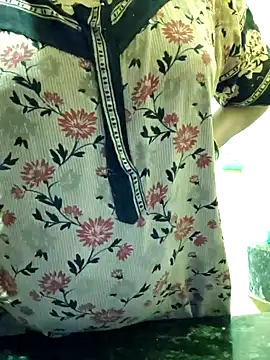 Snapshot of Aaradhya chatting on December 4, 1:14 am Aaradhya online show from December 4, 1:14 am