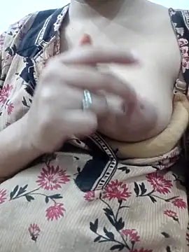 Snapshot of Aaradhya chatting on March 17, 1:18 pm Aaradhya online show from March 17, 1:18 pm