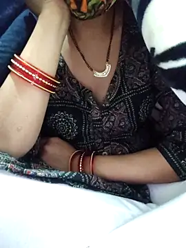 Snapshot of Aaradhya chatting on December 17, 1:11 am Aaradhya online show from December 17, 1:11 am