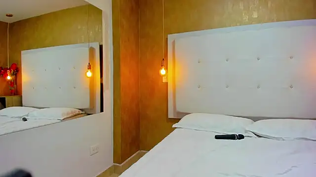 Little Jenni online show from December 7, 4:36 pm