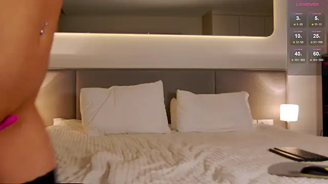 WOW-PeaCH-Girl online show from September 10, 5:46 pm