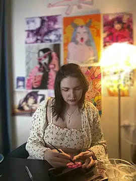 HoneySweetBee online show from February 22, 10:30 pm