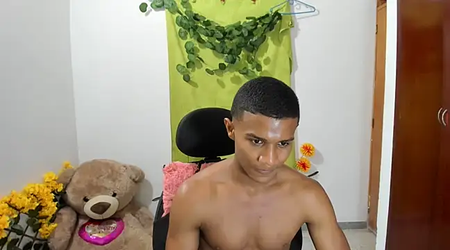 Snapshot of corzoethan chatting on February 8, 2:36 am corzoethan online show from February 8, 2:36 am