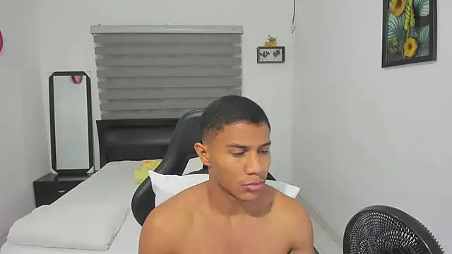 Snapshot of corzoethan chatting on November 6, 10:54 pm corzoethan online show from November 6, 10:54 pm