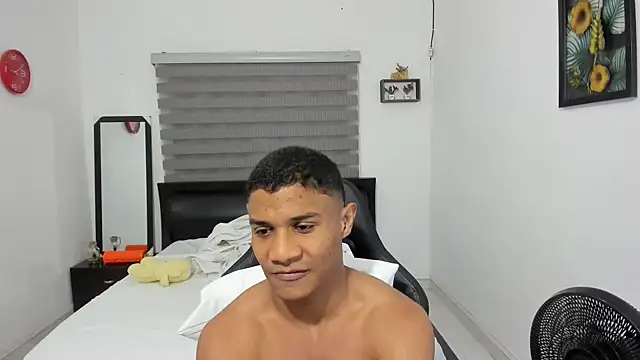 Snapshot of corzoethan chatting on November 19, 11:16 pm corzoethan online show from November 19, 11:16 pm