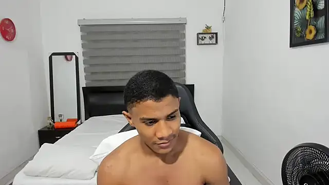 Snapshot of corzoethan chatting on November 21, 10:52 pm corzoethan online show from November 21, 10:52 pm