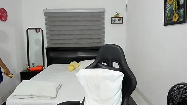 Snapshot of corzoethan chatting on November 22, 10:53 pm corzoethan online show from November 22, 10:53 pm