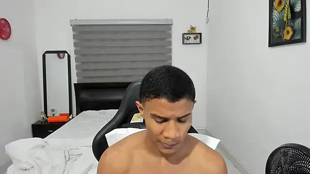 Snapshot of corzoethan chatting on November 25, 10:54 pm corzoethan online show from November 25, 10:54 pm