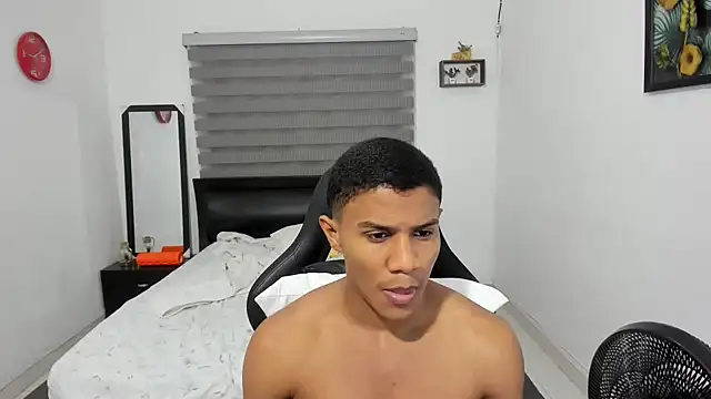 Snapshot of corzoethan chatting on November 28, 10:45 pm corzoethan online show from November 28, 10:45 pm