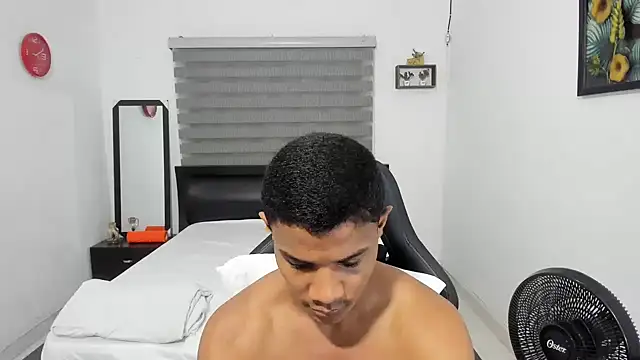 Snapshot of corzoethan chatting on December 1, 5:01 am corzoethan online show from December 1, 5:01 am