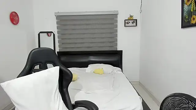 Snapshot of corzoethan chatting on December 2, 11:00 pm corzoethan online show from December 2, 11:00 pm