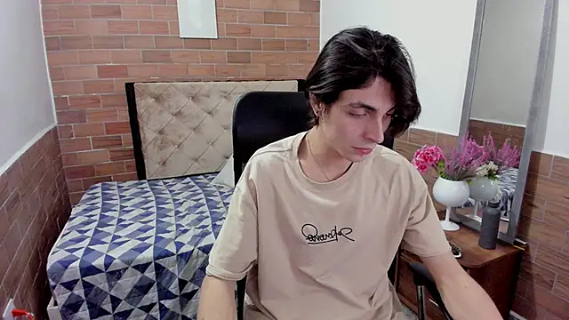 MIKE HUNTER7 online show from December 4, 3:37 am