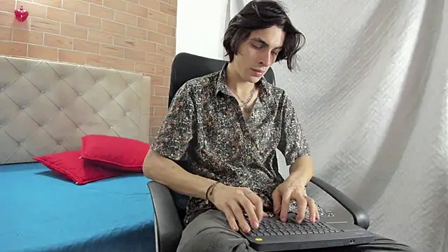 MIKE HUNTER7 online show from February 5, 1:00 pm