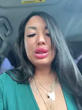Snapshot of RuslanaXX chatting on May 10, 7:35 am RuslanaXX online show from May 10, 7:35 am