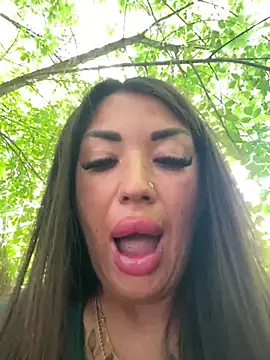 Snapshot of RuslanaXX chatting on June 7, 5:44 am RuslanaXX online show from June 7, 5:44 am