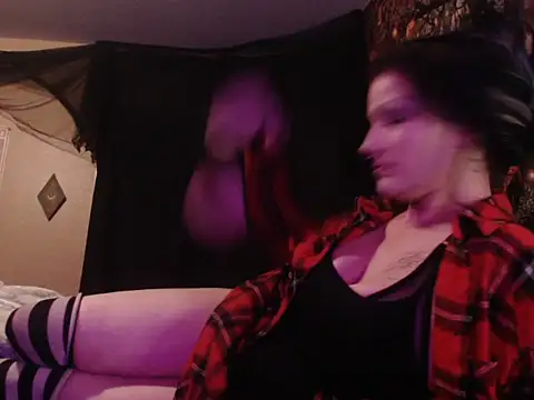 Snapshot of HighCityHoney chatting on October 17, 10:51 am HighCityHoney online show from October 17, 10:51 am