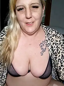 BecciDeluxe online show from February 9, 3:16 pm