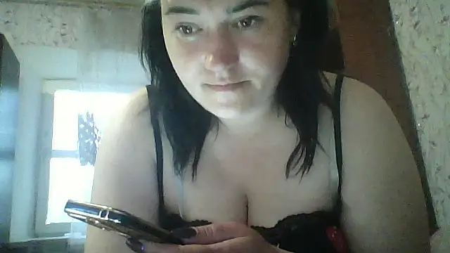 HollyLaBerry online show from May 12, 6:43 am