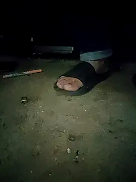 Snapshot of LongDickZee562 chatting on December 24, 12:33 am LongDickZee562 online show from December 24, 12:33 am