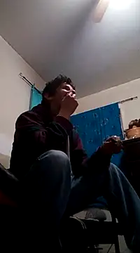 Snapshot of LongDickZee562 chatting on February 13, 6:09 am LongDickZee562 online show from February 13, 6:09 am